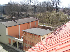 Ausblick vom Vorderhaus auf das Nachbargrundstück