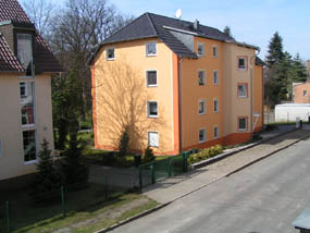 Blick vom Schlafzimmer auf die umliegenden Häuser