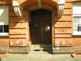 Haust&uuml;r der G&ouml;rlitzer Stra&szlig;e 22