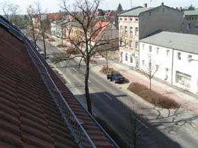Ausblick vom Vorderhaus auf die Cottbuser Stra&szlig;e 80